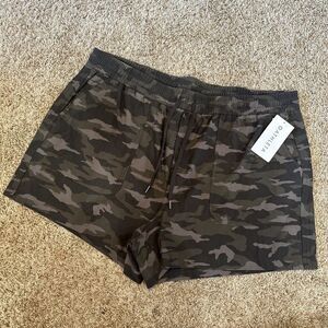 NEW Athleta Camo Farallon Short Plus Size 26 Green Black Lounge Athleisure‎ NWT
